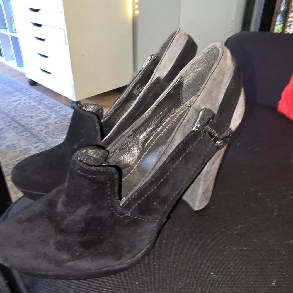 Black and Gray Suede Block Heel Slingback Pumps By Calvin Klein Size 8.5 - Picture 6 of 6
